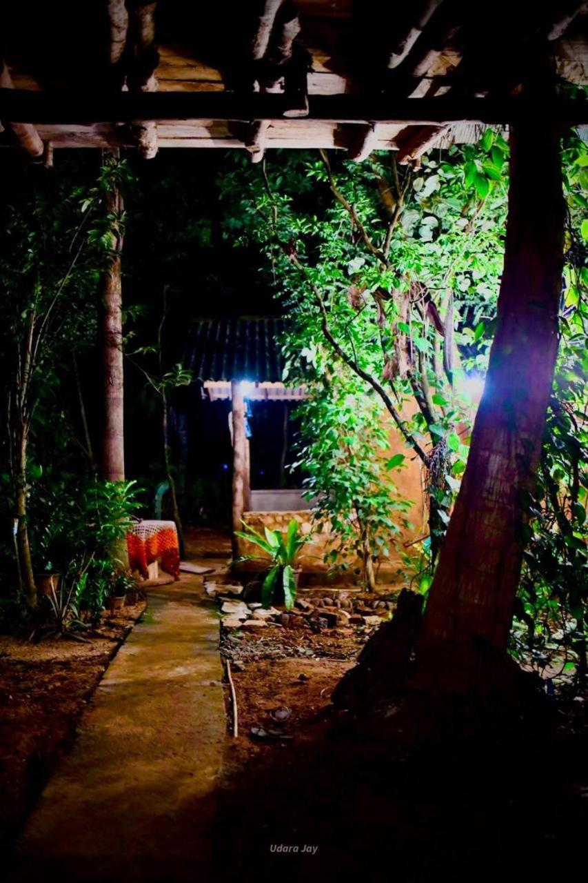 Ath Hala Safari Resort Uda Walawe Extérieur photo