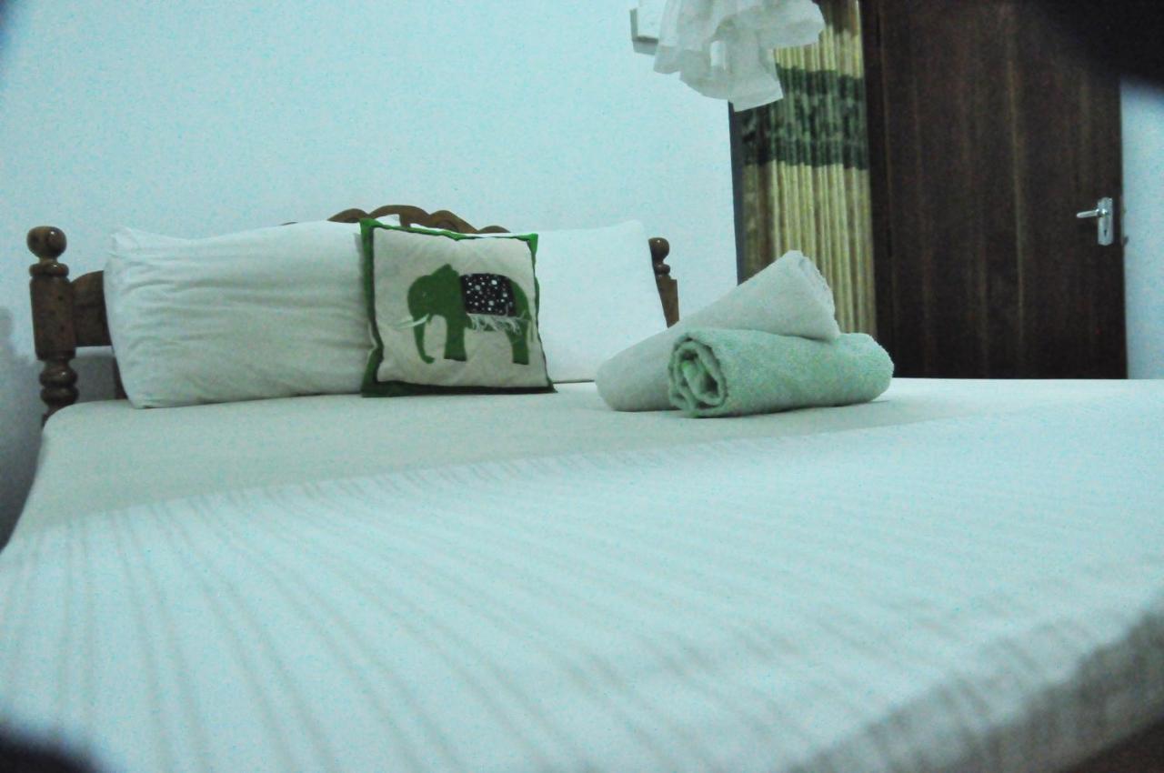 Ath Hala Safari Resort Uda Walawe Extérieur photo